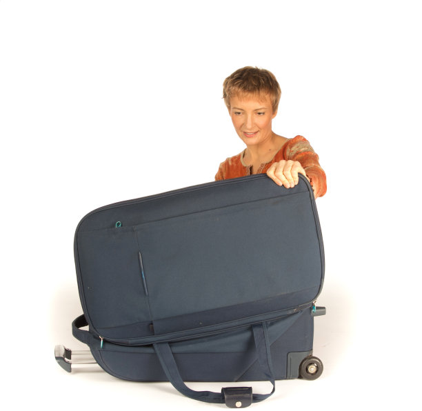 手提箱打开的女人图片下载