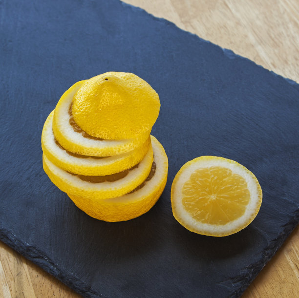 柠檬片，多汁，熟透，新鲜。图片下载