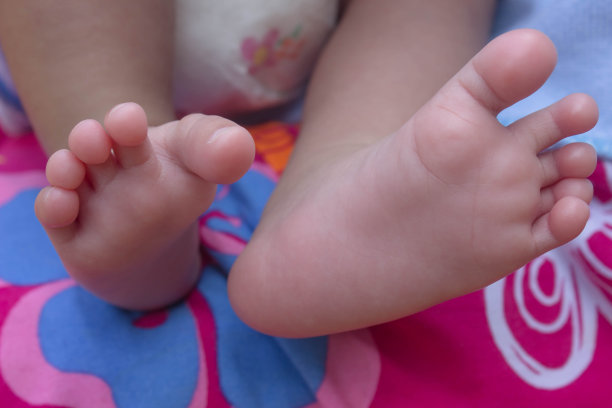 新生儿的特写图片下载