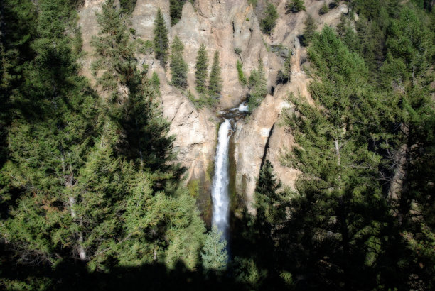 黄石公园瀑布塔图片下载