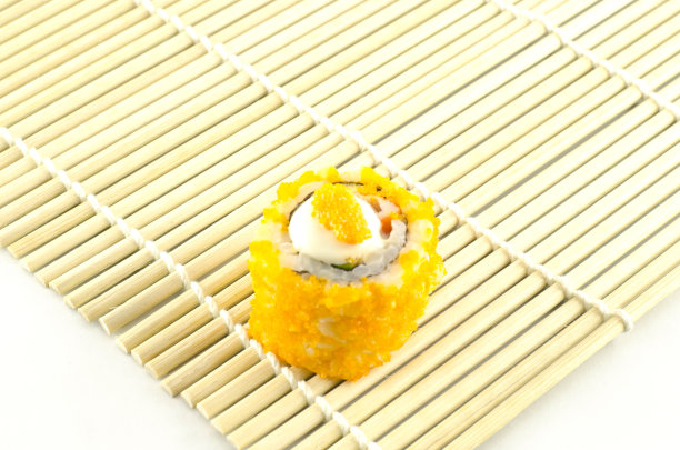 新鲜的寿司是日本传统食物图片下载