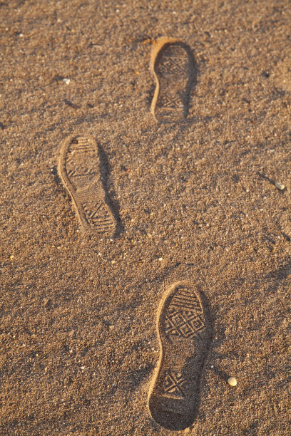 沙滩上的脚印图片下载