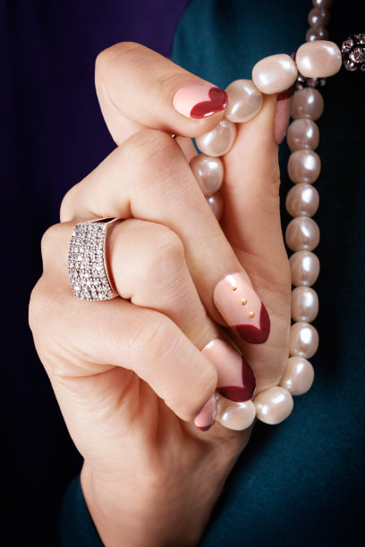 美甲艺术近距离与珠宝图片下载