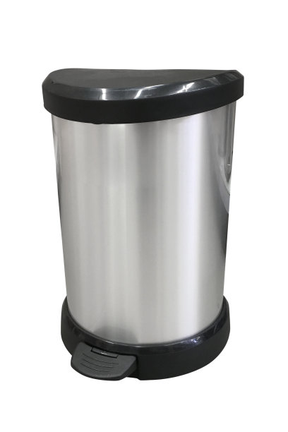 不锈钢制成的垃圾被隔离在白色背景上图片下载