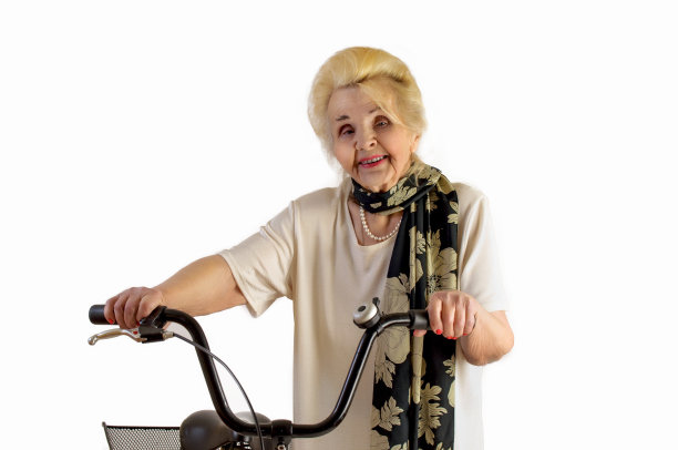 骑自行车的老妇人图片下载