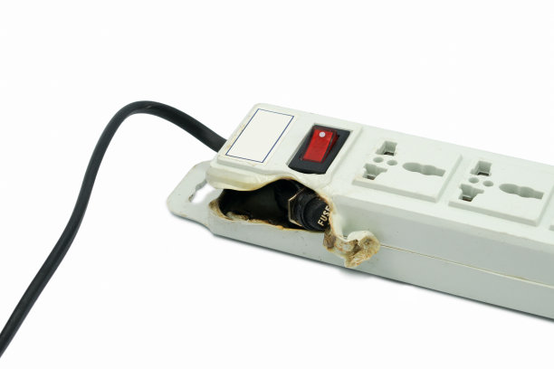 熔解和烧伤电源插头图片下载