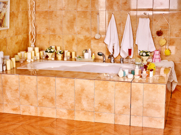 浴室内部有泡泡浴图片下载