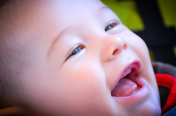 无辜的微笑图片下载