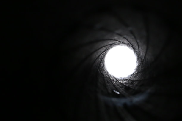 透过炮筒看图片下载