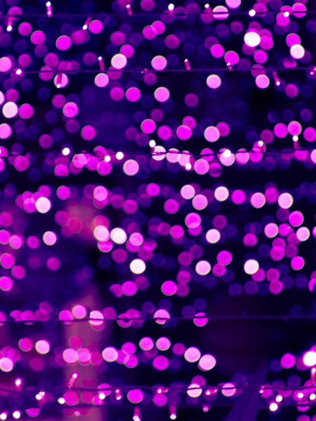紫色圣诞灯失去焦点(散焦)图片下载