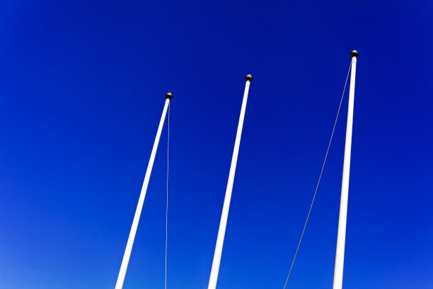 旗杆映衬着蓝天图片下载