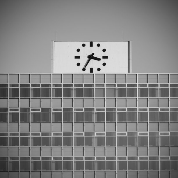 楼顶上的钟图片下载