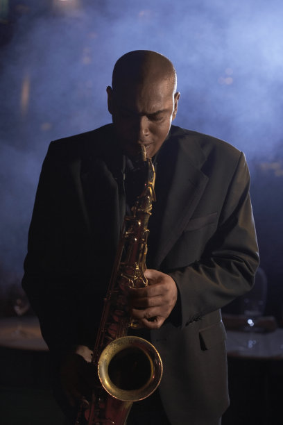 萨克斯演奏爵士乐图片下载