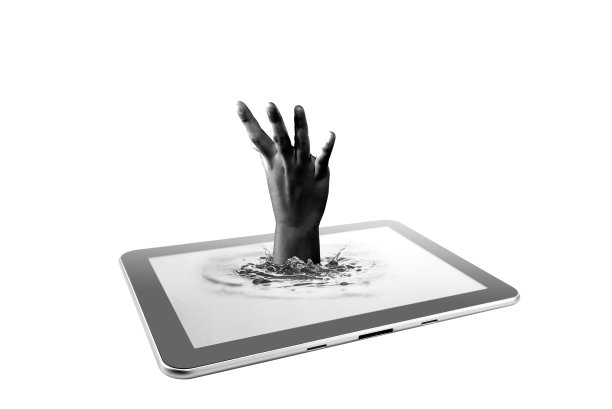 平板电脑触摸屏，手从屏幕弹出。捕捉概念图片下载