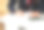 新婚夫妇在婚礼当天签署文件图片下载
