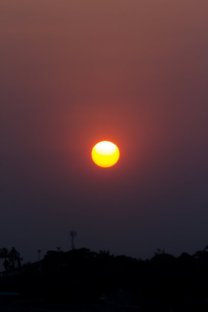美丽的日落在黄昏的天空图片下载