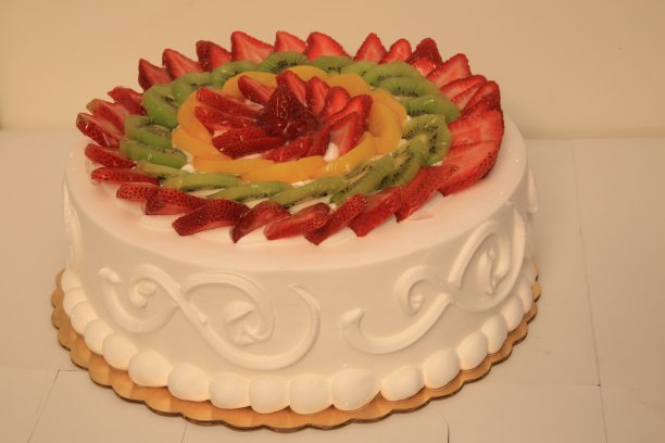 白色的水果生日蛋糕图片下载
