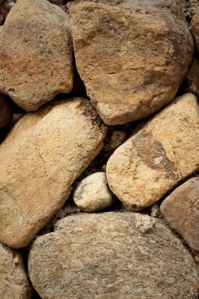用作背景的旧棕色石头。图片下载