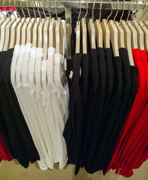 衬衫在超市。图片下载