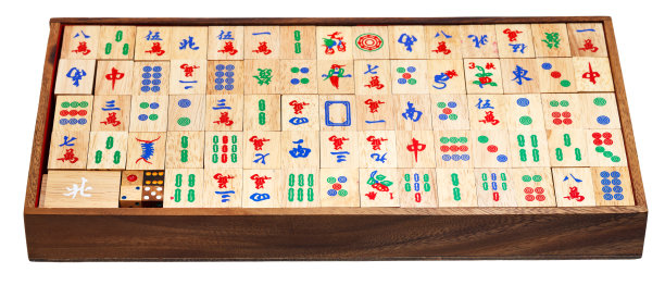 麻将游戏的瓷砖在盒子上隔离白色图片下载