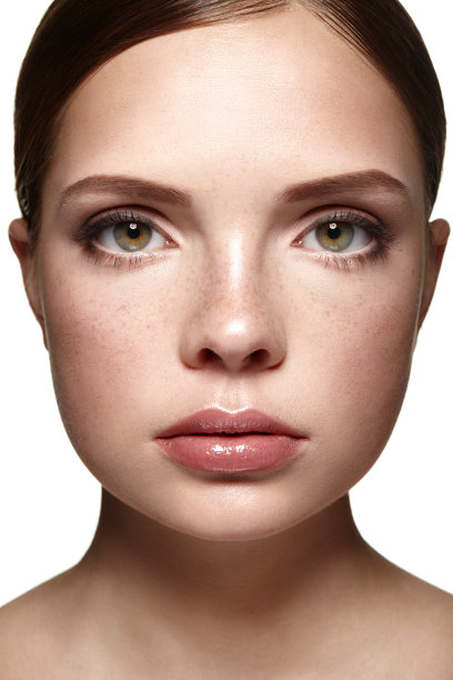 美丽的女孩的脸。自然的妆容。水疗中心图片下载