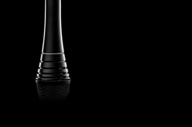 黑色的麦克风图片下载