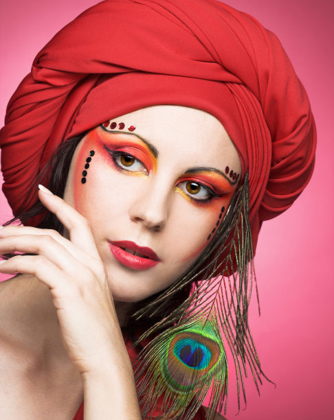 戴红色头巾的女人图片下载