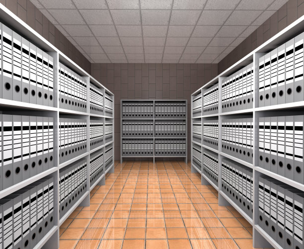 书架上有成排的文件夹和文件。图片下载