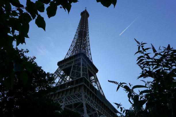 巴黎埃菲尔铁塔图片下载