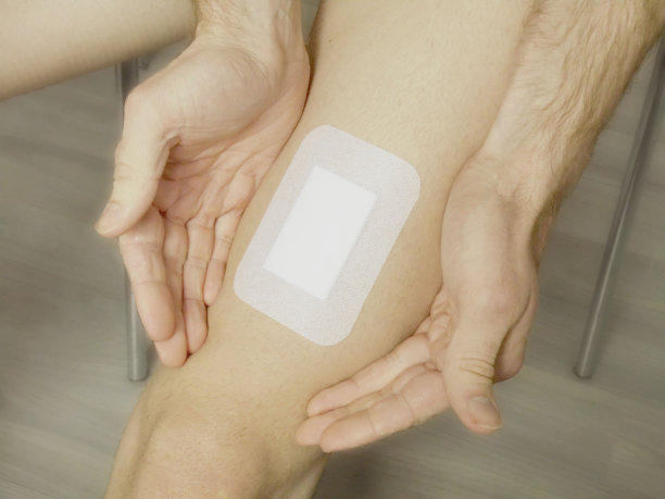 腿上绷带图片下载