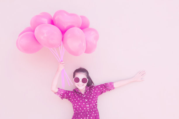 女孩粉心气球系列图片下载