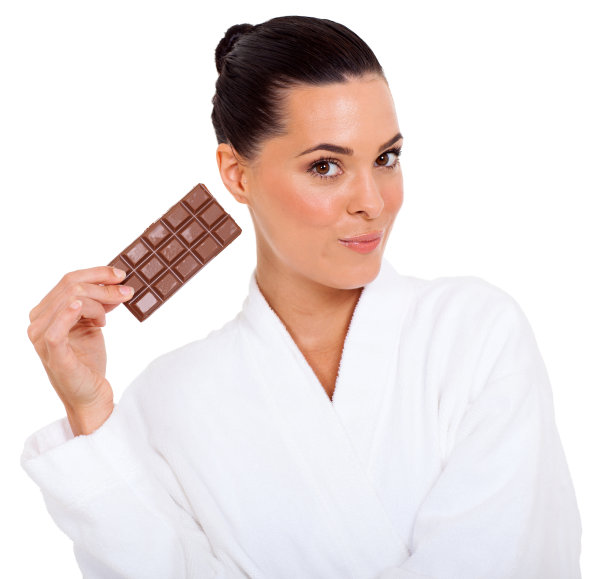 可爱的年轻女人拿着巧克力板图片下载