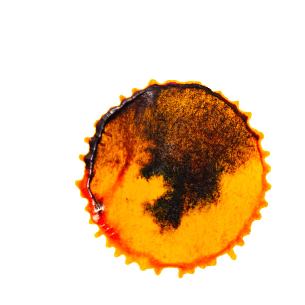 抽象的黄色和黑色墨水污渍上的白色背景图片下载