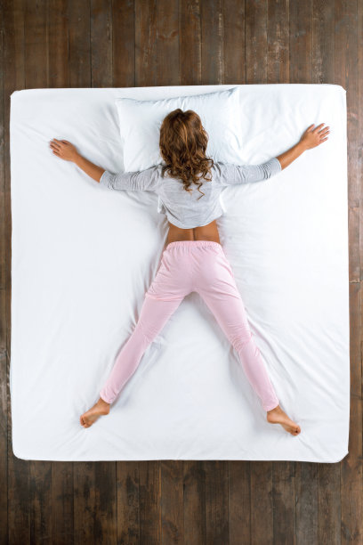 俯视图照片睡觉的女孩图片下载