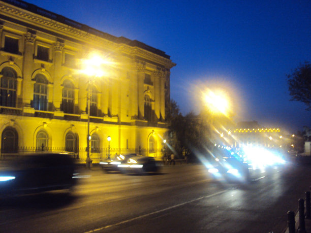 罗马尼亚的夜间建筑图片下载