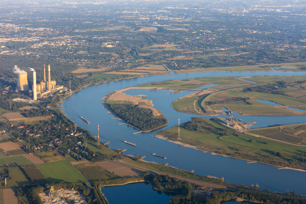 莱茵河弯下莱茵河地区的奥尔索伊河图片下载