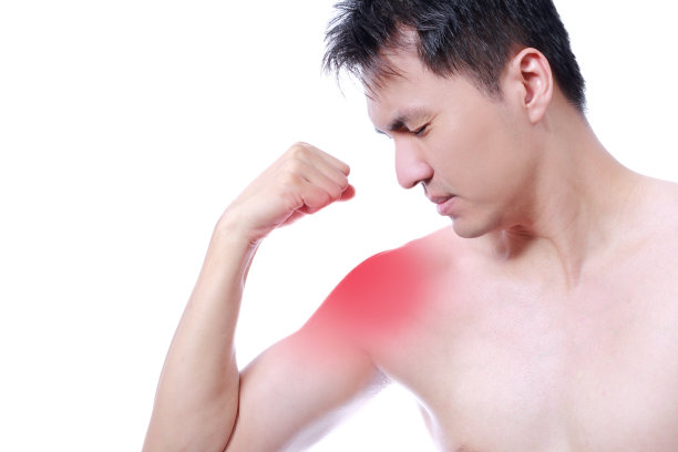 亚洲帅哥在疼痛中秀肌肉图片下载