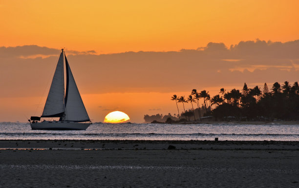 驶向夕阳图片下载