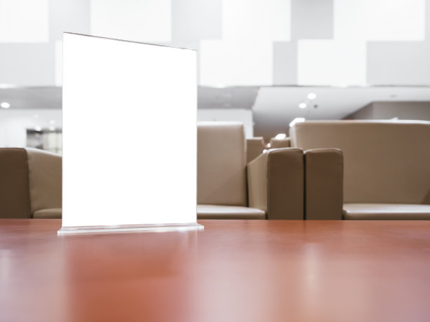 用沙发在桌子上模拟空白框架模板图片下载