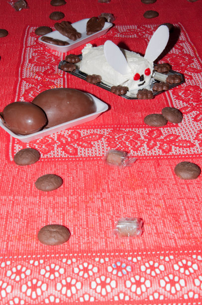 兔子复活节蛋糕和巧克力图片下载