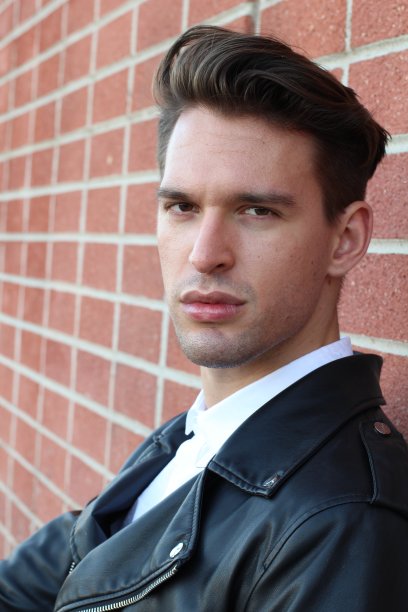 一个帅气的意大利男人的好形象图片下载