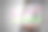 商人在移动平板电脑或无线设备上分析图表图片下载
