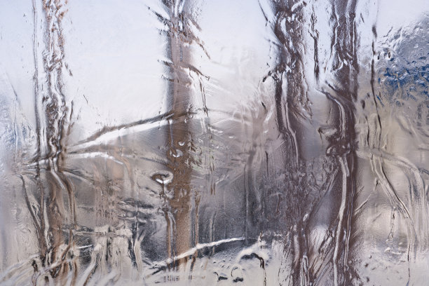 冰冷的窗口图片下载