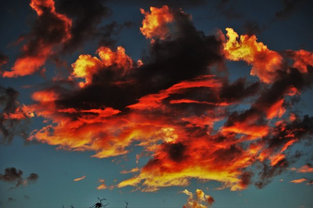 暴躁的云图片下载