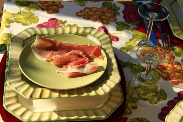 餐厅的桌子图片下载