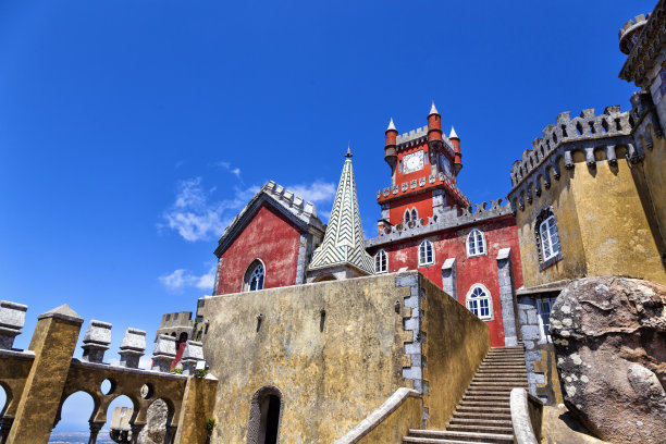 葡萄牙里斯本辛特拉佩纳宫的塔和台阶图片下载