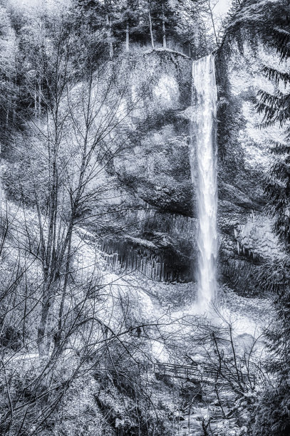 哥伦比亚河峡谷冰冻的拉图瑞尔瀑布图片下载