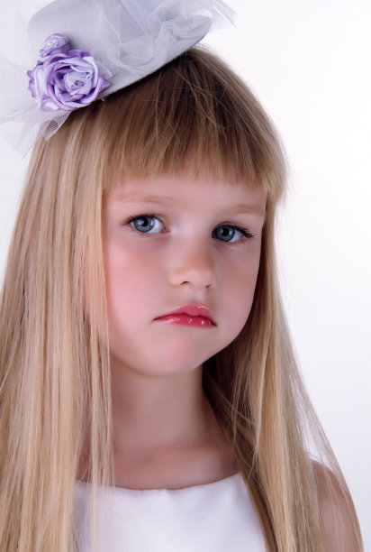 美丽小女孩的肖像图片下载