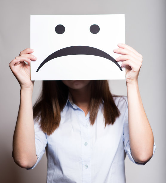 美丽，年轻，悲伤的女人图片下载