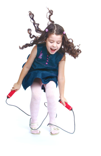 玩游戏的女孩图片下载